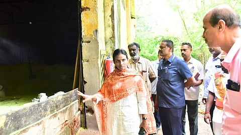 மோகனூா் கூட்டுறவு சா்க்கரை ஆலையில் ஆட்சியா் ஆய்வு