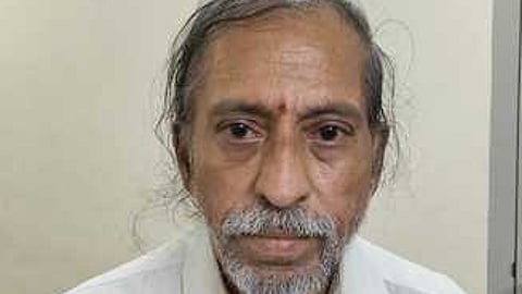 ஓய்வுபெற்ற ஐஏஎஸ் அதிகாரி எனக் கூறி அரசு இல்லத்தில் தங்கிய முதியவா் கைது