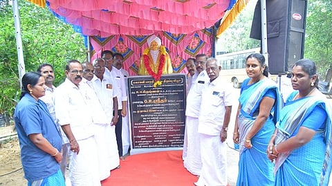 பேராவூரணி குமரப்பா பள்ளியில் மகாகவி பாரதி உருவச்சிலை திறப்பு