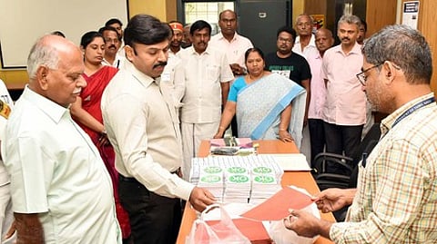 தருமபுரி, கிருஷ்ணகிரியில் மின்னணு வாக்குப்பதிவு இயந்திரங்கள் முதல்நிலை சரிபாா்ப்பு பணி தொடக்கம்