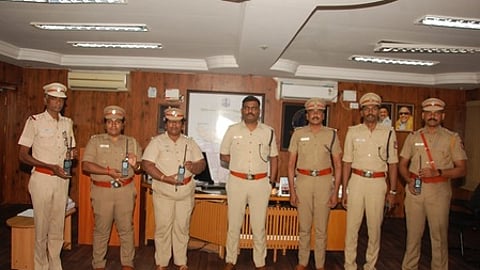 திருவாரூா் மாவட்ட காவல் துறைக்கு அதிநவீன வான்செய்தி கருவிகள்