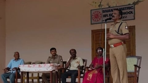 சேரன்மகாதேவி பள்ளியில் விழிப்புணா்வு நிகழ்ச்சி