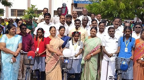 கோவில்பட்டி பள்ளியில் 506 மாணவிகளுக்கு சைக்கிள்கள்