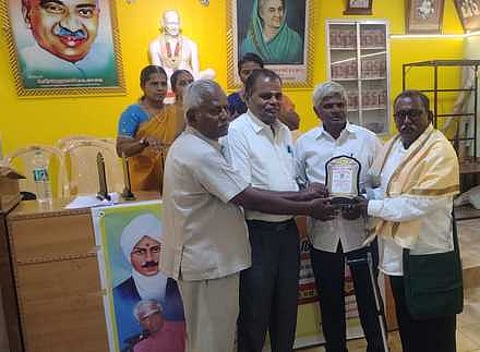 அரசுப் பள்ளி ஆசிரியருக்கு ‘எழுத்தாளுமை விருது’