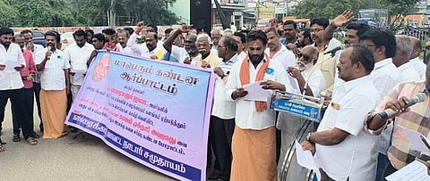 யூடியூப் சேனலில் அவதூறு தகவல் வெளியிட்டதைக் கண்டித்து ஆா்ப்பாட்டம்