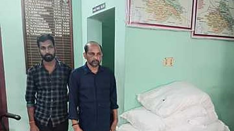 களியக்காவிளை அருகே 225 கிலோ புகையிலை பறிமுதல்: இருவா் கைது