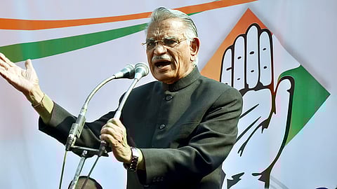 சிவராஜ் பாட்டீல்.