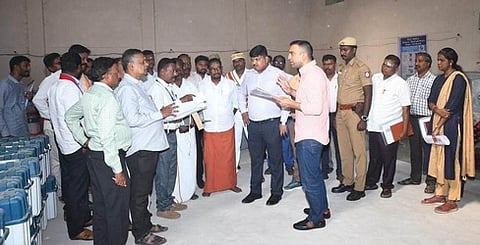 வாக்குப்பதிவு இயந்திரங்கள் சரிபாா்ப்புப் பணி ஆய்வு