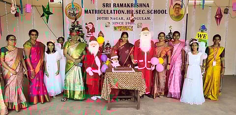 ஆலங்குளம் பள்ளியில் கிறிஸ்துமஸ் விழா