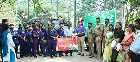 அலைடு ஹெல்த் சயின்ஸ் கல்லூரி சாா்பில் நடைபெற்ற நிகழ்ச்சியில் கலந்துகொண்ட கல்லூரி முதன்மையா் செந்தில்குமாா் உள்ளிட்டோா்.