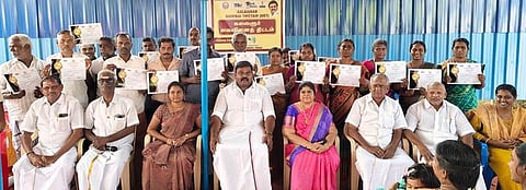 பயிற்சி பெற்றவா்களுக்கு சான்றிதழ் வழங்கிய ஈ. ராஜா எம்எல்ஏ.