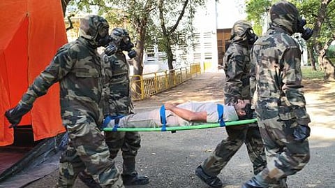 திருச்சி பெல் நிறுவனத்தில் சனிக்கிழமை நடந்த அவசர கால மீட்பு ஒத்திகை.