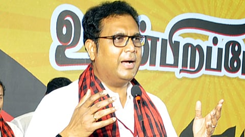 புதுச்சேரியில் சனிக்கிழமை நடைபெற்ற திமுக வாக்குச் சாவடி முகவா்களுக்கான பயிற்சிக் கூட்டத்தில் பேசிய தமிழக தொழில்துறை அமைச்சா் டி.ஆா்.பி. ராஜா.