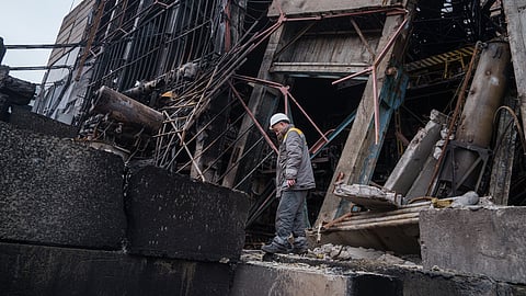 உக்ரைனிலுள்ளதொரு மின் உற்பத்தி நிலையம் தாக்குதலுக்குப் பின்...