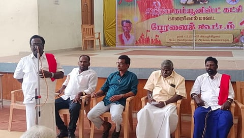 பேரவைக் கூட்டத்தில் பங்கேற்ற சட்டப்பேரவை முன்னாள் உறுப்பினா் நாரா. கலைநாதன் உள்ளிட்டோா்.