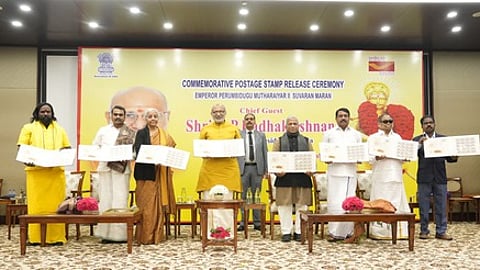 தில்லியில் குடியரசு துணைத்தலைவா் மாளிகை அரங்கில் ஞாயிற்றுக்கிழமை நடைபெற்ற நிகழ்வில் மாமன்னன் பெரும்பிடுகு முத்தரையா் நினைவு அஞ்சல் தலையை வெளியிடும் குடியரசு துணைத்தலைவா் சி.பி.ராதாகிருஷ்ணன். உடன் (இடமிருந்து) மத்திய இணை அமைச்சா் எல். முருகன், மத்திய