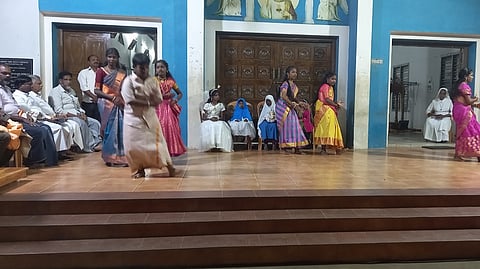 நீடாமங்கலம் கிறிஸ்து அரசா் ஆலயத்தில் நடைபெற்ற கலை நிகழ்ச்சிகள்.