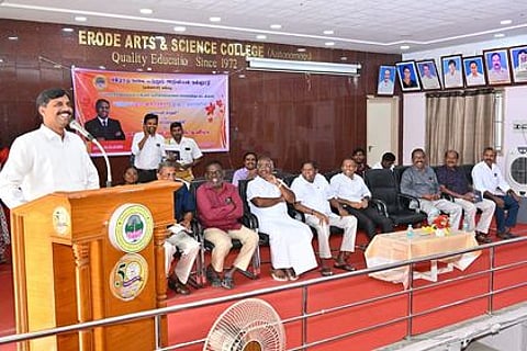 நூல் வெளியீட்டு விழாவில் பேசிய மாவட்ட ஆட்சியா் ச.கந்தசாமி.