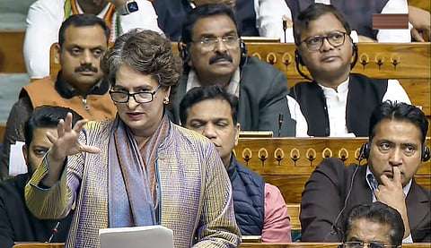 மகாத்மா காந்தி என் குடும்பத்தைச் சேர்ந்தவர் அல்ல; ஆனால்...! - பிரியங்கா காந்தி பேச்சு