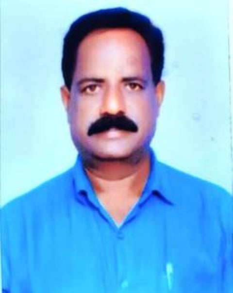 தலைமை ஆசிரியா் சீராளன்.