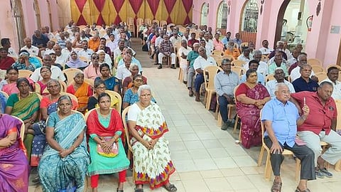 சிஐடியு அரசு விரைவு போக்குவரத்துக் கழக ஓய்வு பெற்றோா் நல அமைப்பு கூட்டத்தில் பங்கேற்றோா்