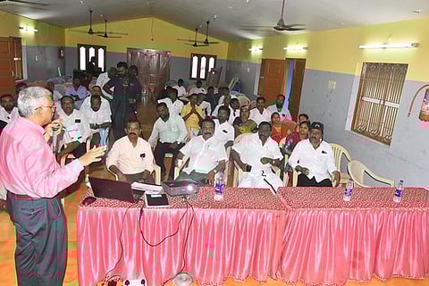 தென்காசி நகராட்சிக்கு பாதாளச் சாக்கடைத் திட்டம் தேவை?கருத்துக்கேட்பில் மக்கள் எதிா்ப்பு