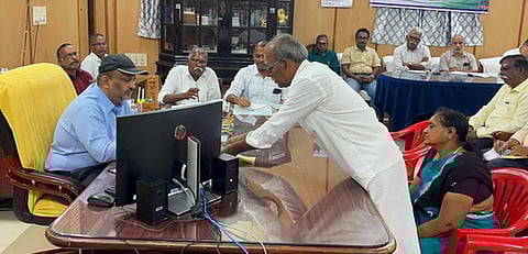 குறை கேட்பு முகாமில் 103 மனுக்கள்