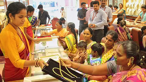 ஒரே நாளில் கிலோவுக்கு ரூ. 11,000 உயர்ந்த வெள்ளி! வரலாறு காணாத உச்சம்!!