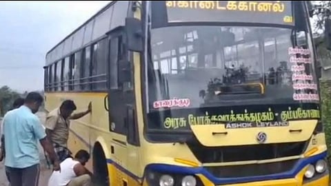 அரசுப் பேருந்தின் டயர் வெடிப்பு: பயணிகள் உயிர் தப்பினர்!