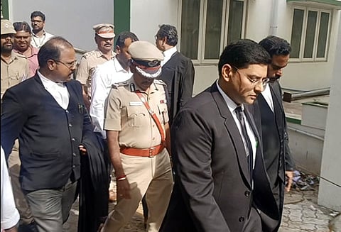 திருப்பரங்குன்றம் தீப விவகார நீதிமன்ற அவமதிப்பு வழக்கு: அரசு தலைமைச் செயலா், ஏடிஜிபி காணொலியில் முன்னிலை