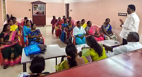 ரேஷன் கடைகளில் கோதுமை மாவு வழங்க வேண்டும்: மாதா் சம்மேளனம் தீா்மானம்