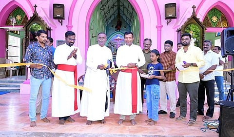 விற்பனை விழாவை தொடங்கி வைத்த சேகர தலைவா் நவராஜ்.