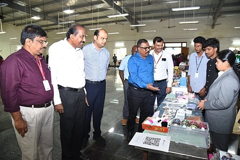 பெரியாா் பல்கலை.யில் சா்வதேச
கருத்தரங்கு, வணிகக் கண்காட்சி