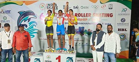 ஸ்கேட்டிங் போட்டியில் வெற்றிபெற்ற பல்லடம் மாணவிகள்.