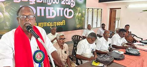 பேராவூரணியில் தமிழ்நாடு தென்னை விவசாயிகள் சங்கத்தின் மாநில மாநாடு வியாழக்கிழமை நடைபெற்றது.
