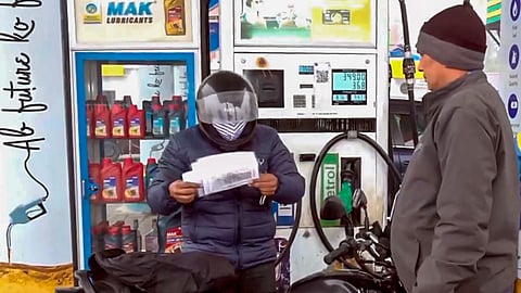 மாசுக் கட்டுப்பாடு இல்லாத வாகனங்களுக்கு எரிபொருள் விற்பனை தடை தேவையானது: முதல்வா் ரேகா குப்தா