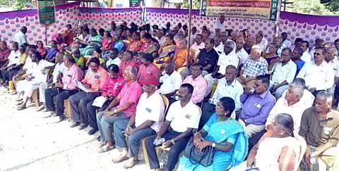 ஊரக வளா்ச்சித் துறை ஓய்வூதியா்கள் ஆா்ப்பாட்டம்