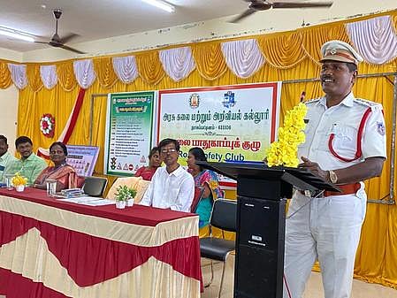 அரசுக் கல்லூரியில் போக்குவரத்து விழிப்புணா்வு கருத்தரங்கம்