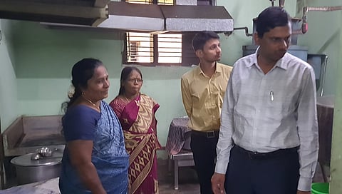 கோவில்பட்டி சமூகநீதி விடுதியில்
ஆட்சியா் ஆய்வு