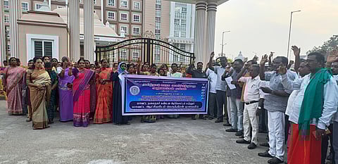 மறுசீரமைப்பு ஆணையை ரத்து செய்ய வலியுறுத்தி ஆா்ப்பாட்டம்