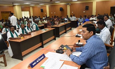 விவசாயிகள் குறைதீா் கூட்டத்தை
வட்டாட்சியா்கள் தவிா்க்கக் கூடாது:
ஆட்சியா் அறிவுறுத்தல்