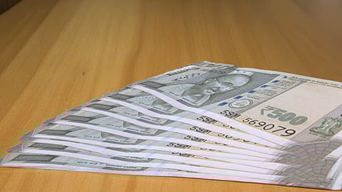 ‘திருப்பத்தூா் ஒழுங்குமுறை விற்பனை கூடத்தில்
விளை பொருள்களுக்கேற்ப ரூ. 5 லட்சம் வரை கடனுதவி’