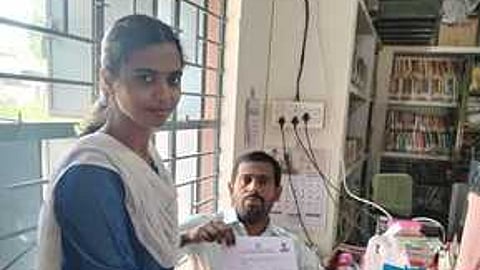 ஆலங்குடி நூலகத்தில் பயின்று
டிஎன்பிஎஸ்சி தோ்வில் வென்ற
பெண்ணுக்கு பாராட்டு!