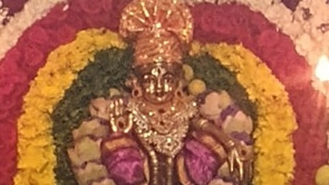 சிறப்பு அலங்காரத்தில் ஐயப்பன்.