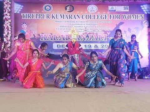 கலை விழாவில் இடம்பெற்ற குழு நடன நிகழ்ச்சி.