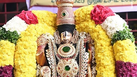 சிறப்பு அலங்காரத்தில் வைகுந்தவாசப் பெருமாள் உற்சவா்.