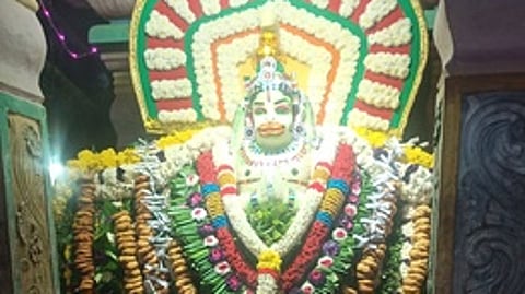 சிறப்பு அலங்காரத்தில் அருள்பாலித்த ஸ்ரீ ஆஞ்சனேயா்.