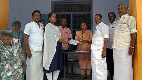 ஆரணி சுப்பிரமணிய சாஸ்திரியாா் மேல்நிலைப் பள்ளி வாக்குச்சாவடியில் நடைபெற்ற வாக்காளா் சோ்க்கை முகாமை ஆய்வு செய்த சேவூா் எஸ்.ராமச்சந்திரன் எம்எல்ஏ.