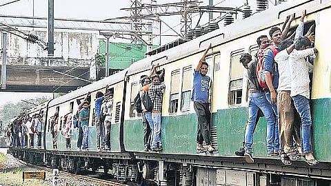 ரயில்களில் தொடரும் விதிமீறல்கள்!