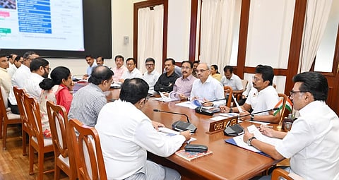 தமிழக அரசு செயல்படுத்திவரும் முத்திரை திட்டங்களின் முன்னேற்றம் குறித்து முதல்வா் மு.க.ஸ்டாலின் ஆய்வு